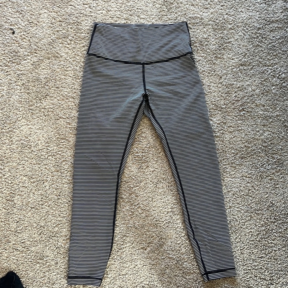 Lulu lemon calf length leggings- iridescent black and white size 8